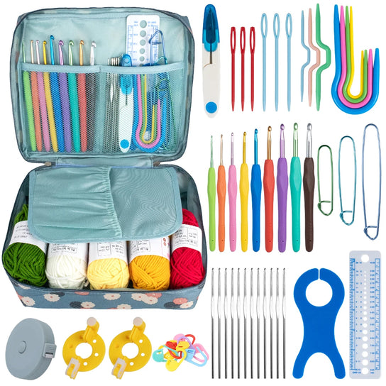 Set de crochet organisé avec pelotes, ciseaux, aiguilles et marqueurs